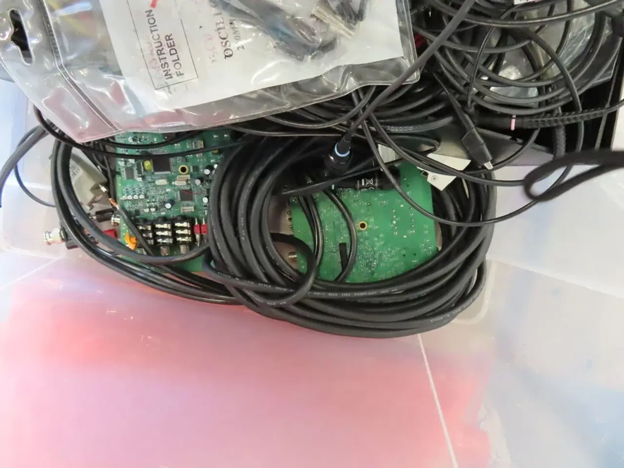 Billede 16 - Palle med rester fra TC ELECTRONIC