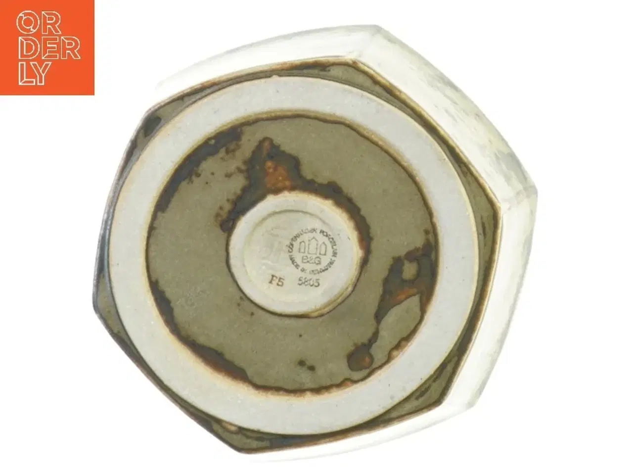 Billede 3 - Kongelig Dansk Stentøj B&G 5805 Sekskantet skål lysebrun glasur Lisa Enquist fra Bing Og Grøndahl (str. 12 x 6 cm)