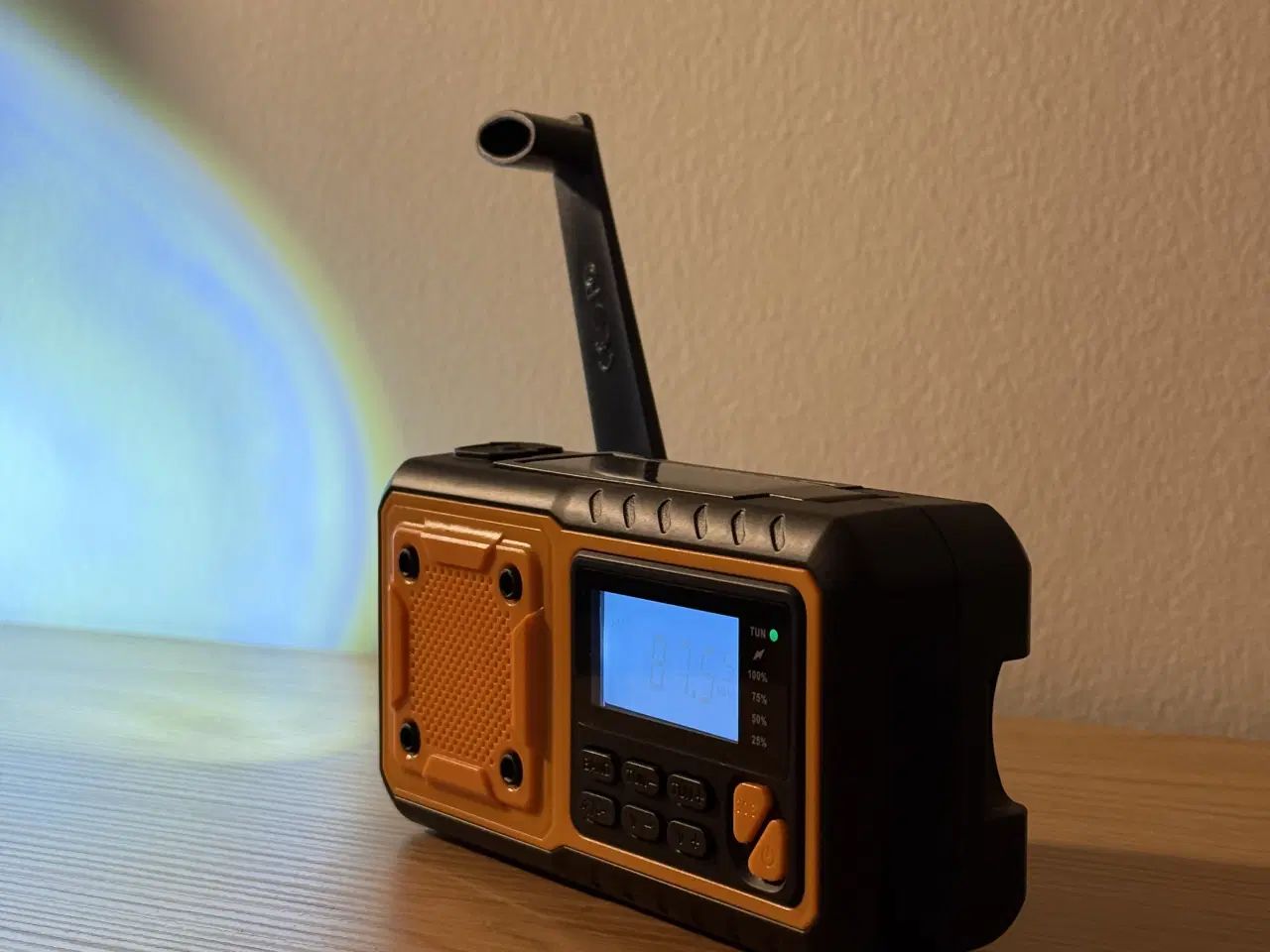 Billede 3 - Nødradio m. Oplader, lys og generator