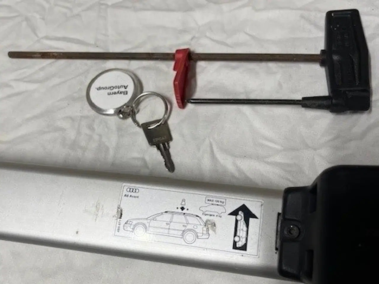 Billede 4 - Tagbøjler, hundegitter og måttesæt til Audi A6 Av.