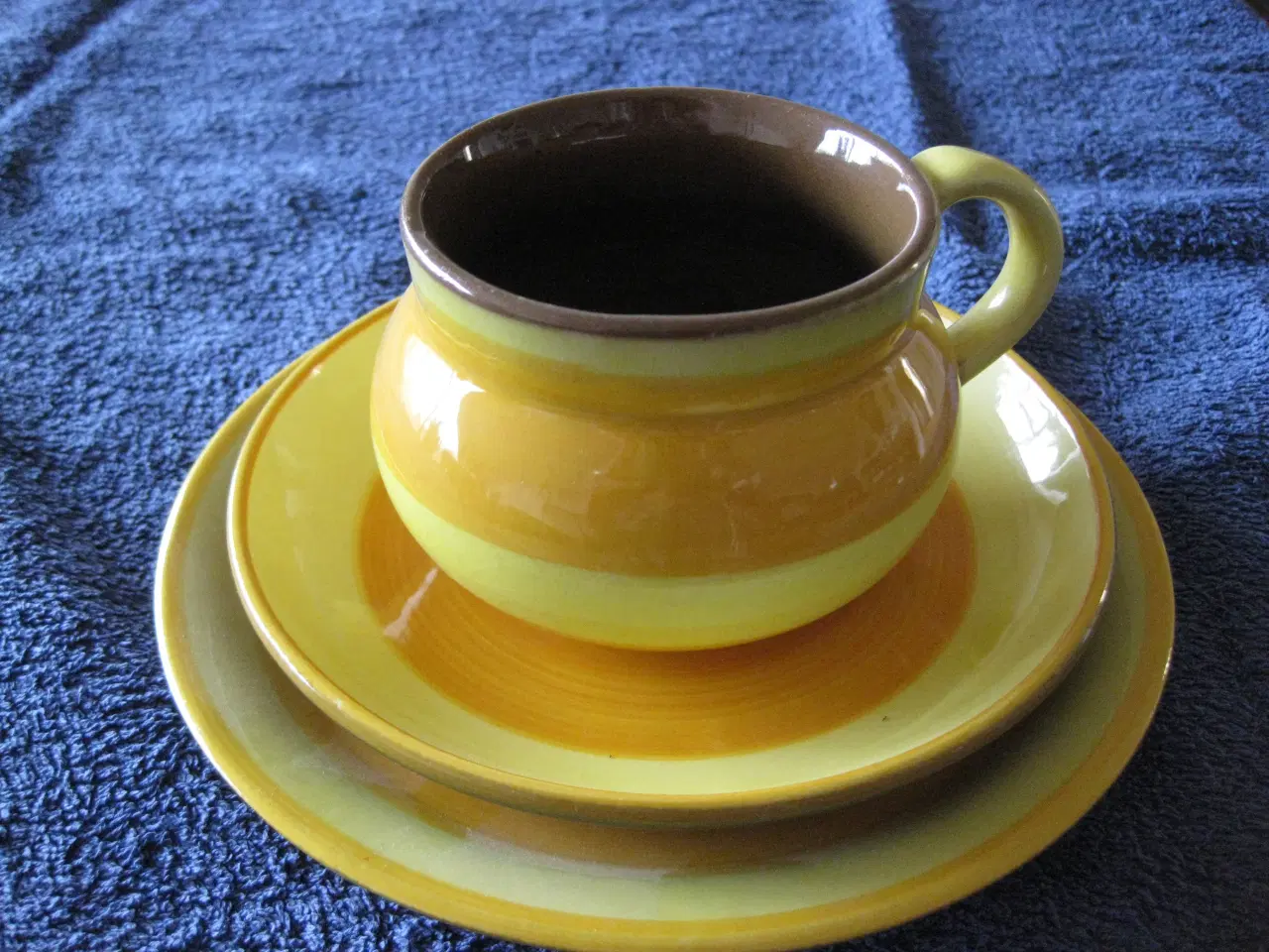 Billede 1 - Kaffe Te sæt, keramisk. Kop, underkop, tallerken.