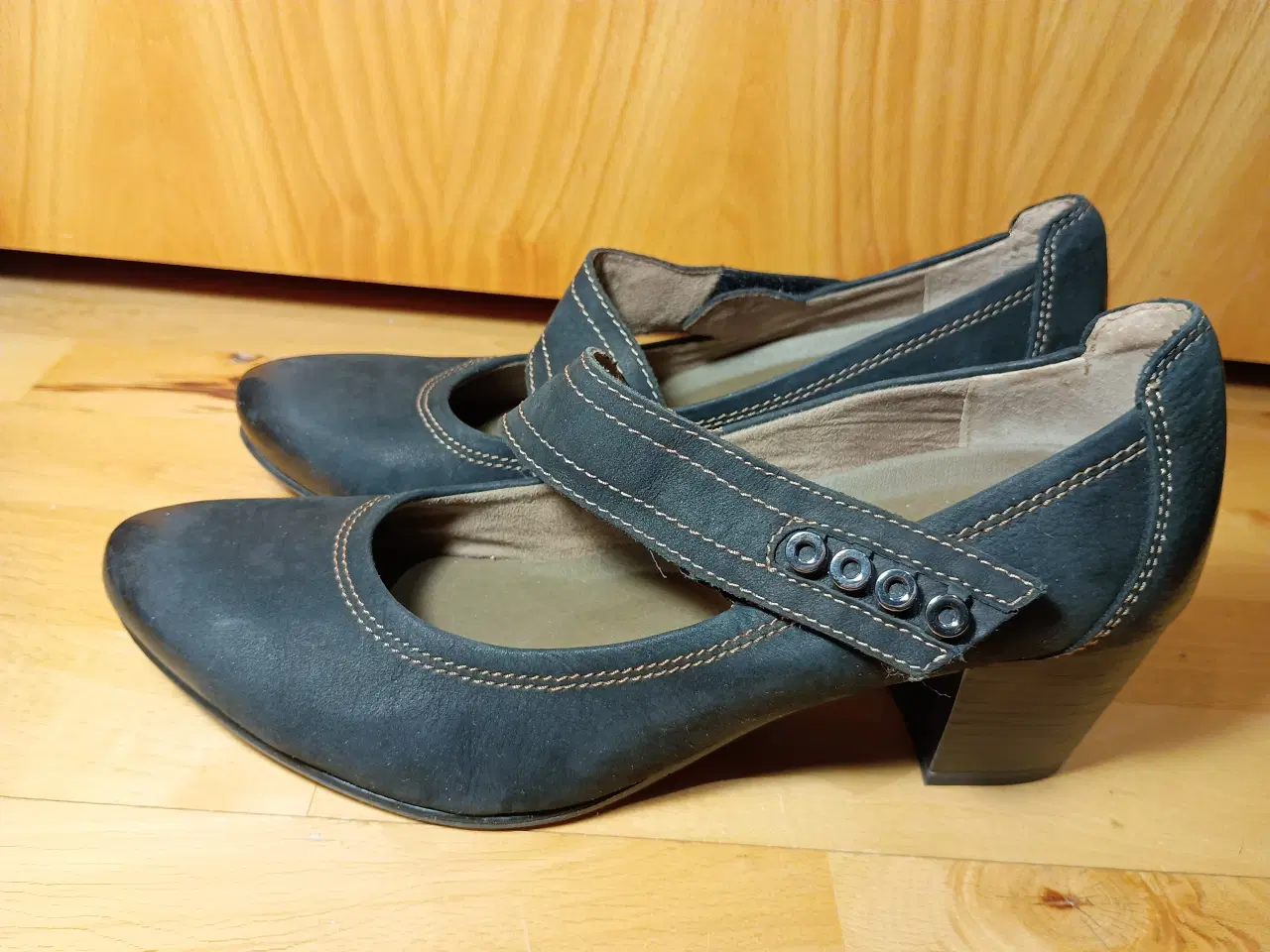 Billede 1 - Smarte sorte sko, str. 40. Mærke: Tamaris