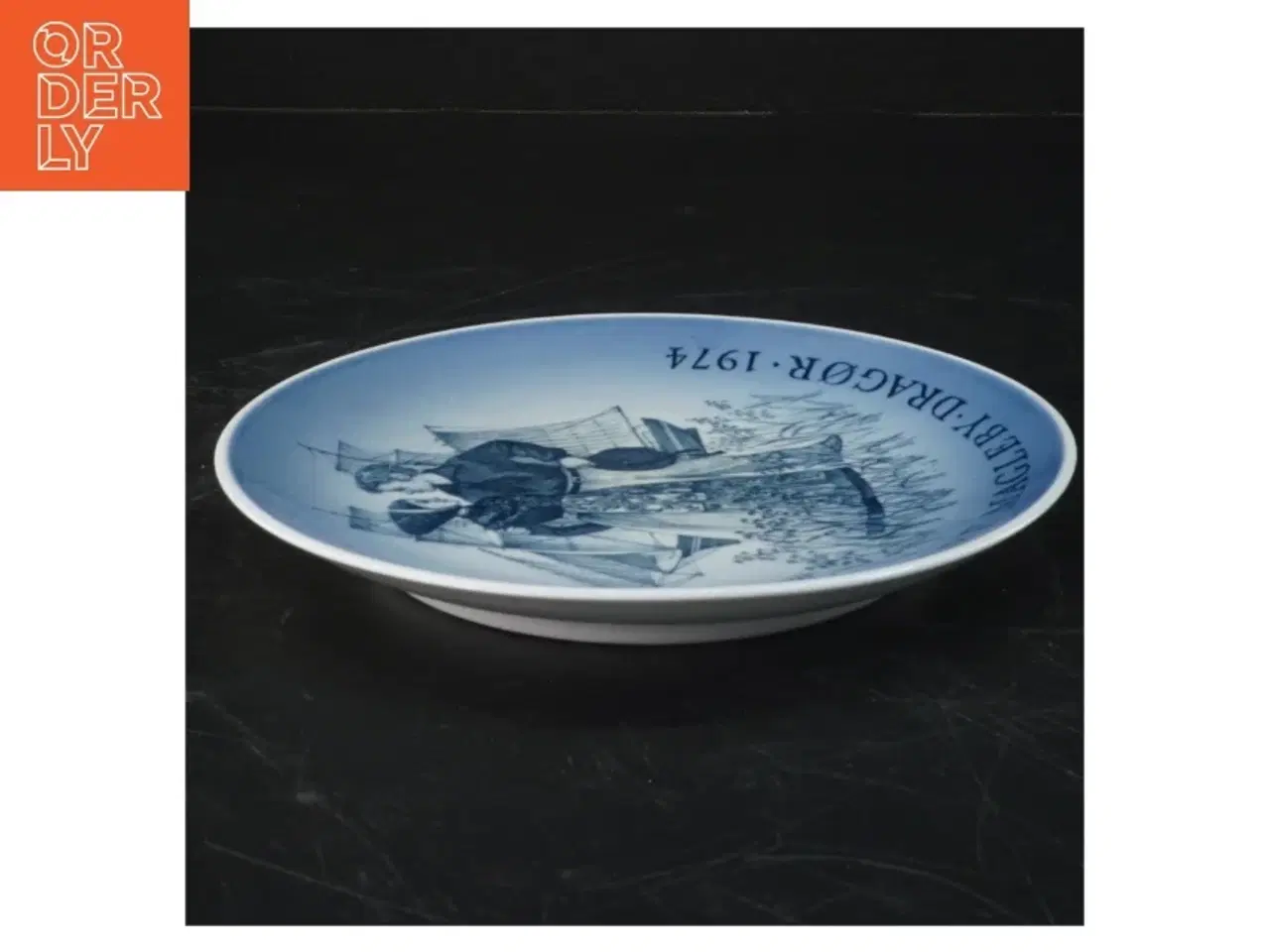 Billede 2 - Porcelænsplade til væg fra Royal Copenhagen (str. Ø 18,5 cm)