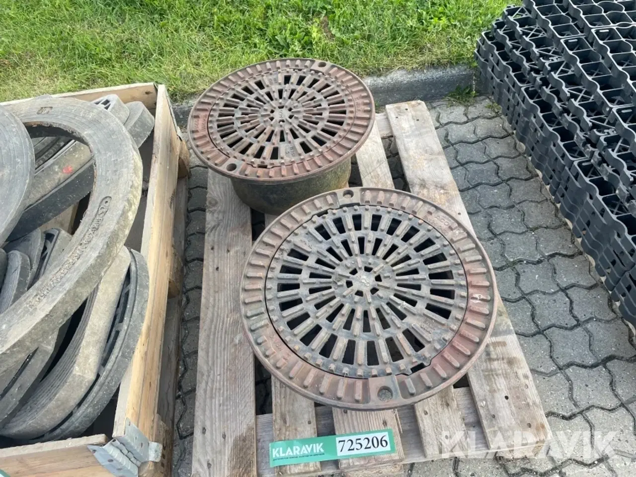 Billede 2 - Brønddæksler 2 styk