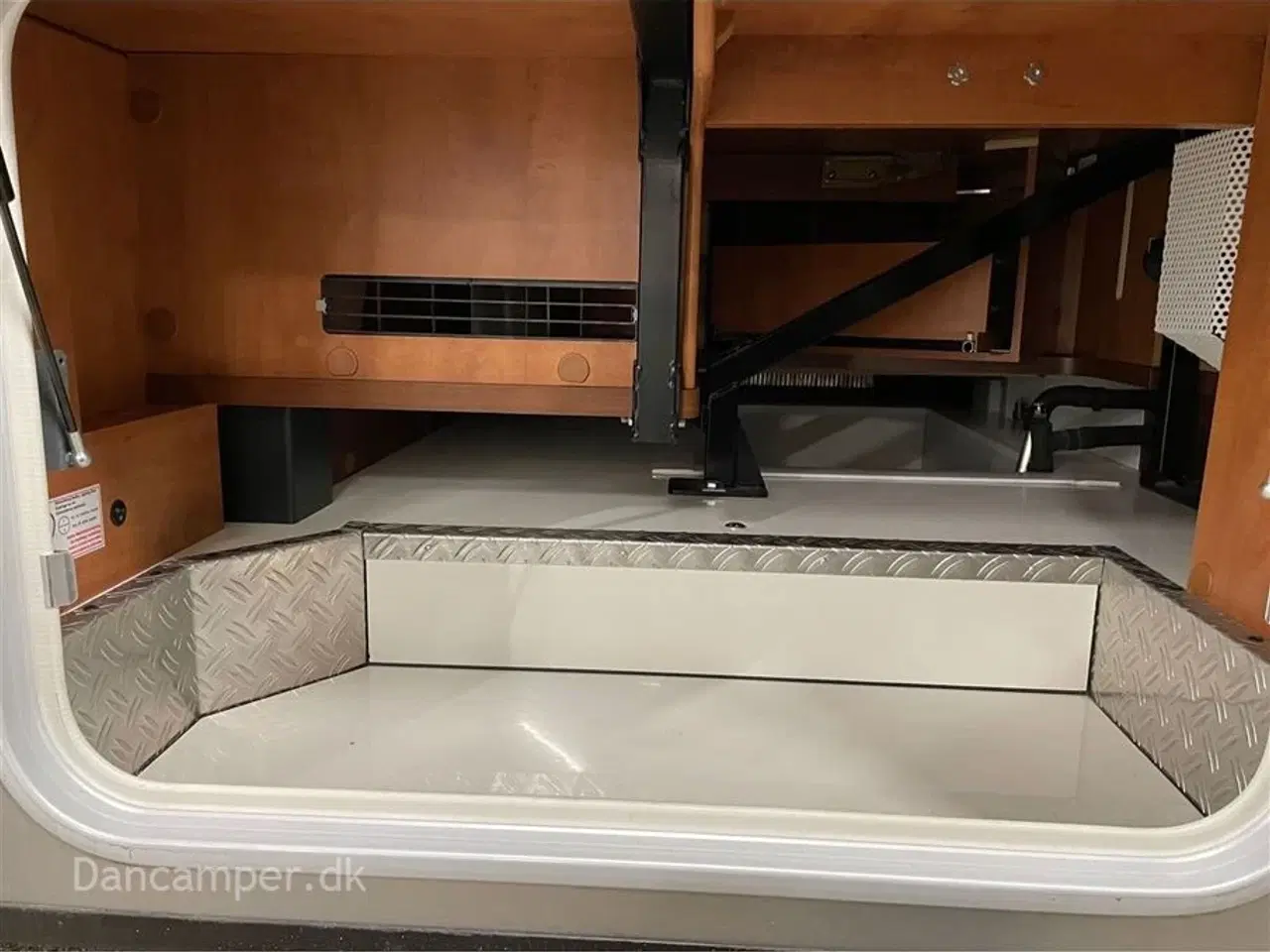 Billede 13 - 2017 - Carthago chic c line II   RESERVERET -Luxus autocamper med næsten alt i udstyr, kun kørt 39.500 km  - Kommissionsalg