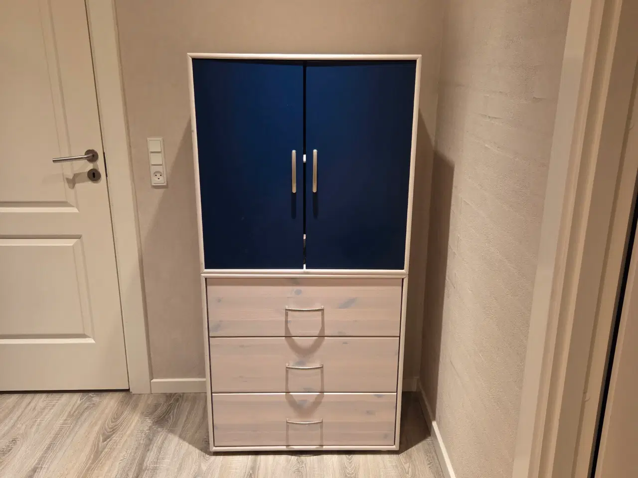 Billede 1 - Skab med skuffer 