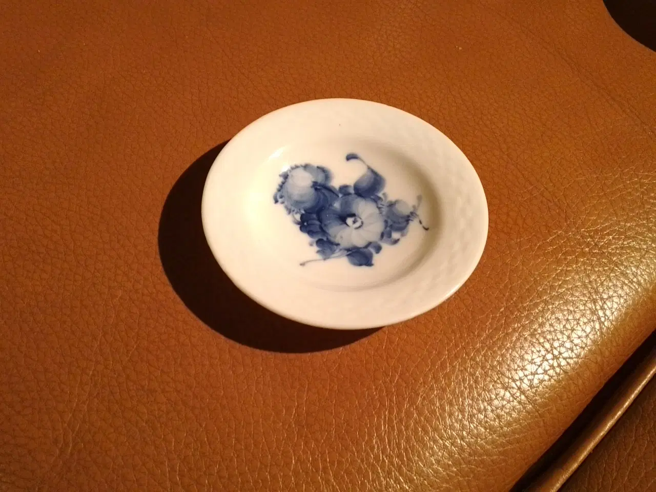 Billede 1 - Blå Blomst asiet med flettet kant