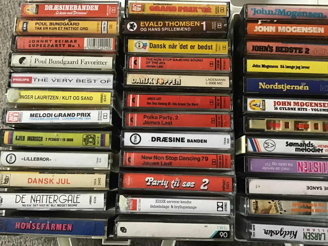 Billede 4 - 60 originale kassettebånd med musik.