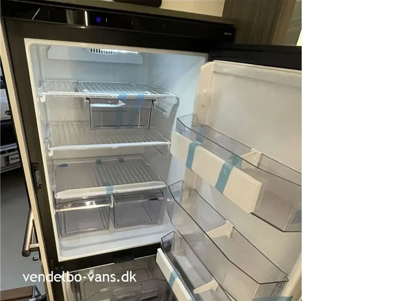 Billede 18 - 2026 - McLouis Nevis Lounge og stor højdejusterbar dobbeltseng bag + dobbeltseng foran