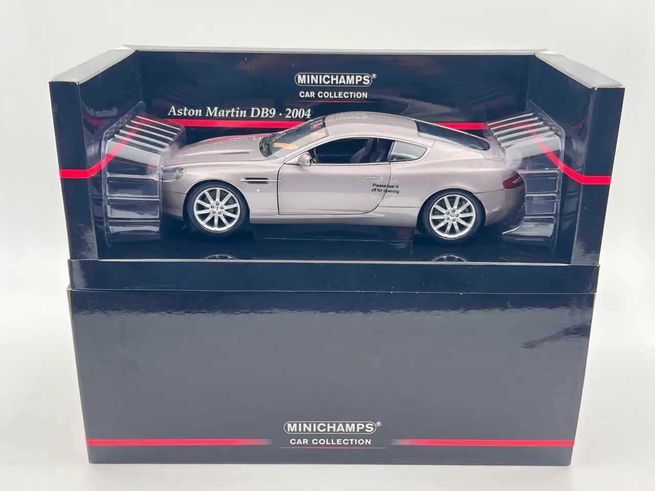 Billede 9 - 2003 Aston Martin DB9 Coupe - MINICHAMPS - 1:18