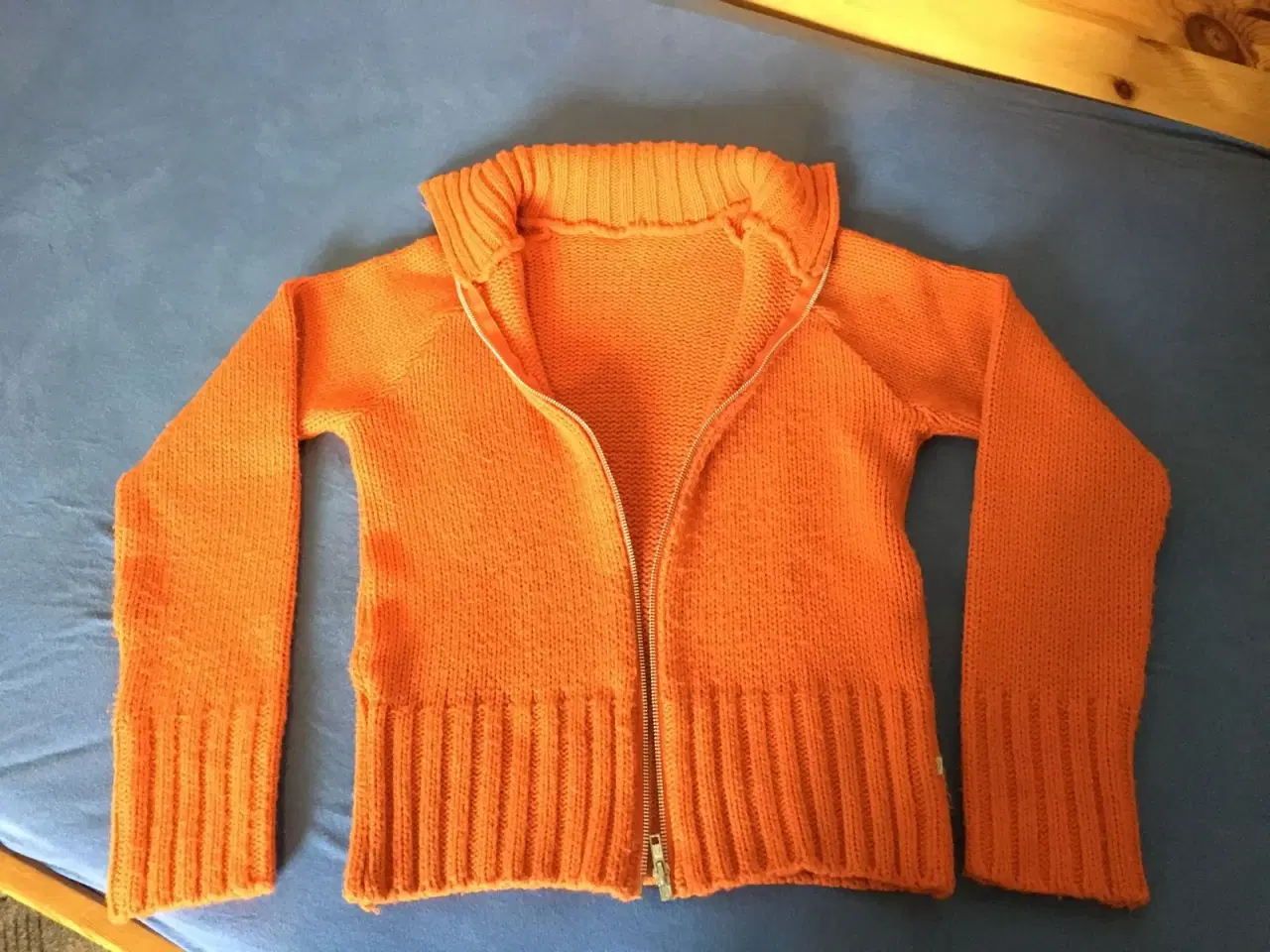 Billede 2 - Orange farvet cardigan til salg