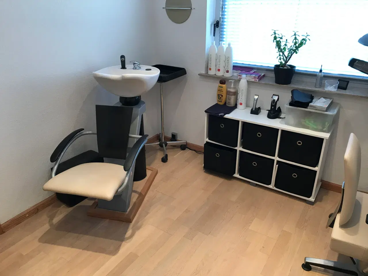 Billede 1 - Saloninventar