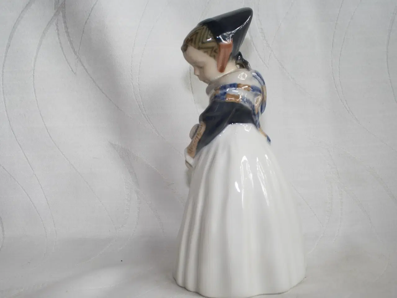 Billede 3 - Amagerpige, figur fra Royal Copenhagen
