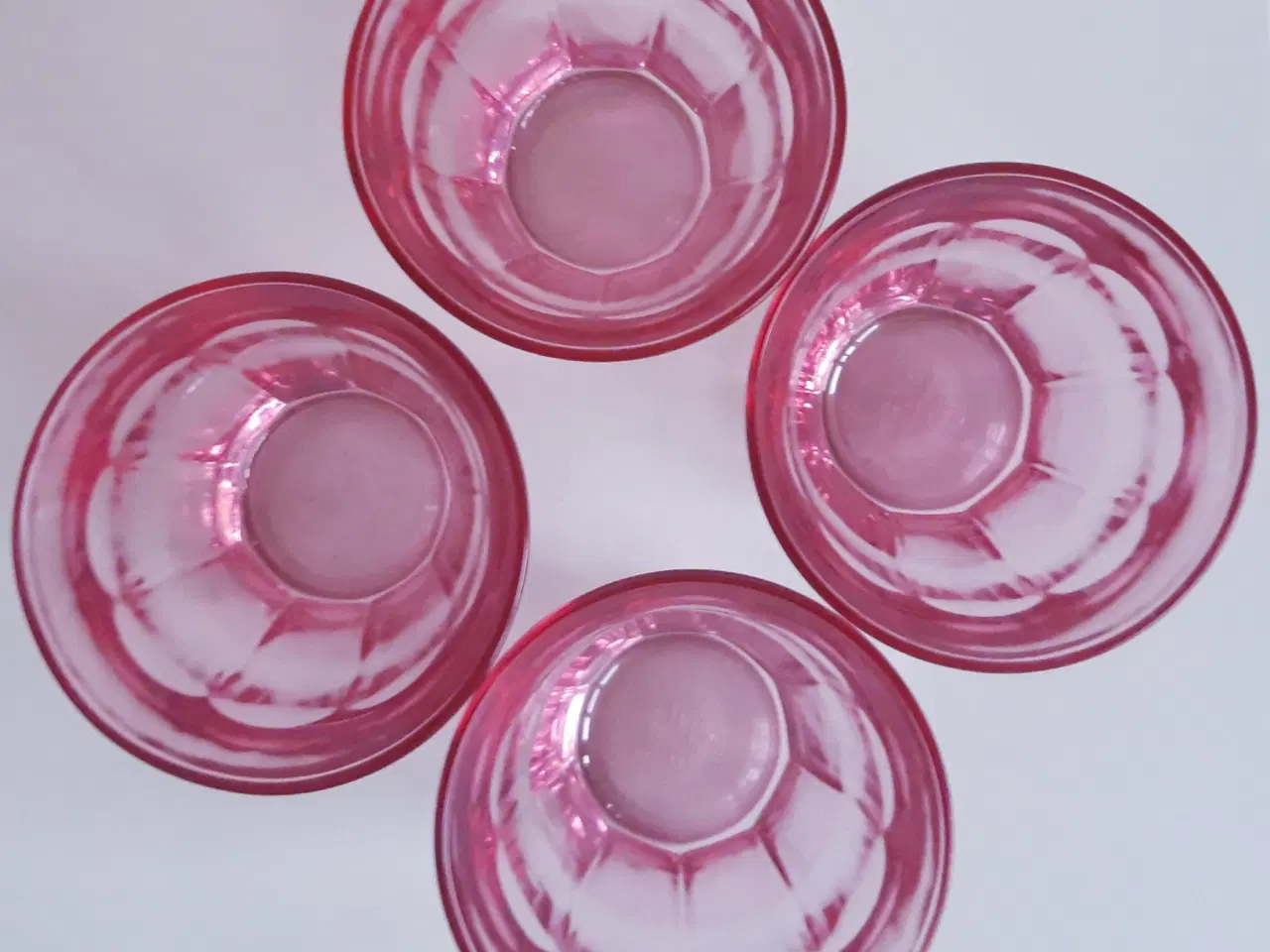 Billede 1 - 4 ens pink drikkeglas