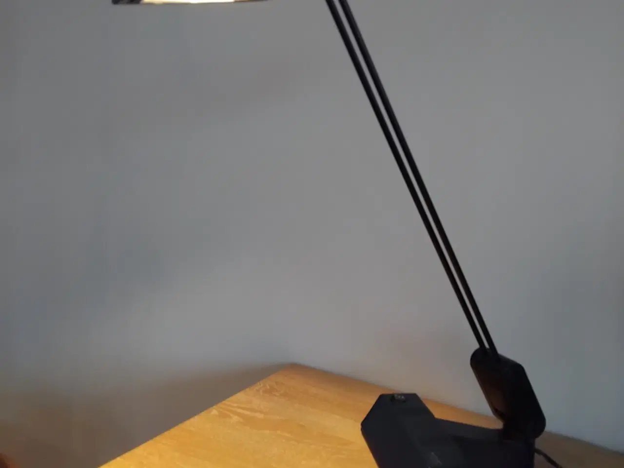 Billede 4 - Bordlampe med to lysstyrker