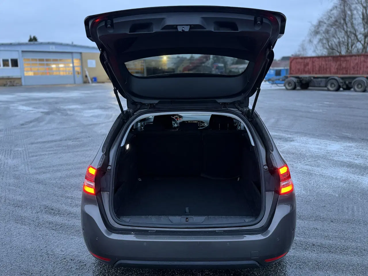 Billede 4 - Peugeot 308 1.6 Blue Hdi, 31,3km/L, 520kr vægtafgi