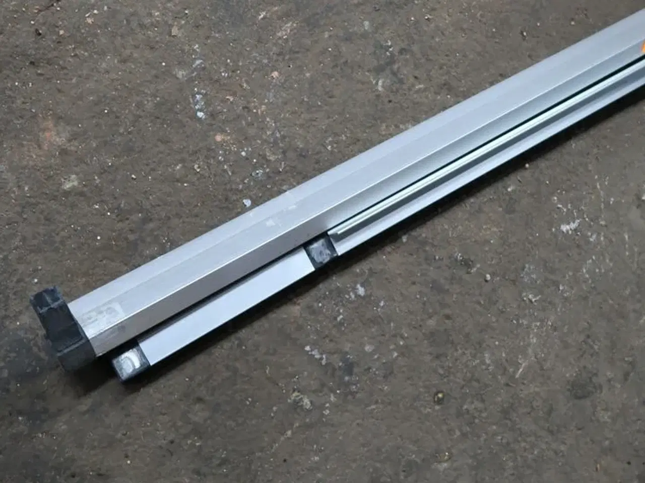 Billede 2 - 2 stk. skinner