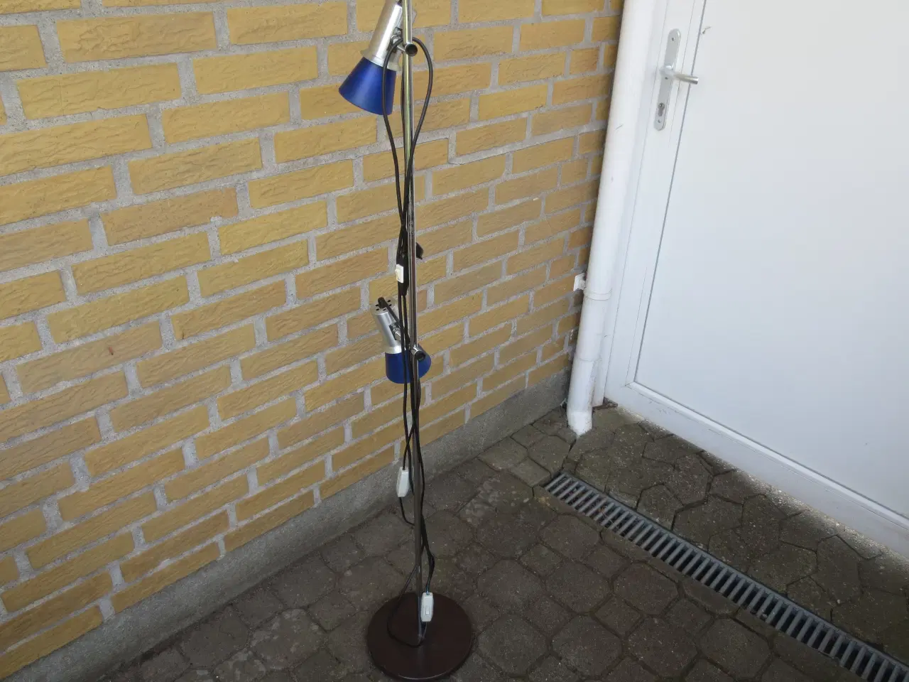 Billede 4 - 1 stk Retro Standerlampe med stål og blå skærm