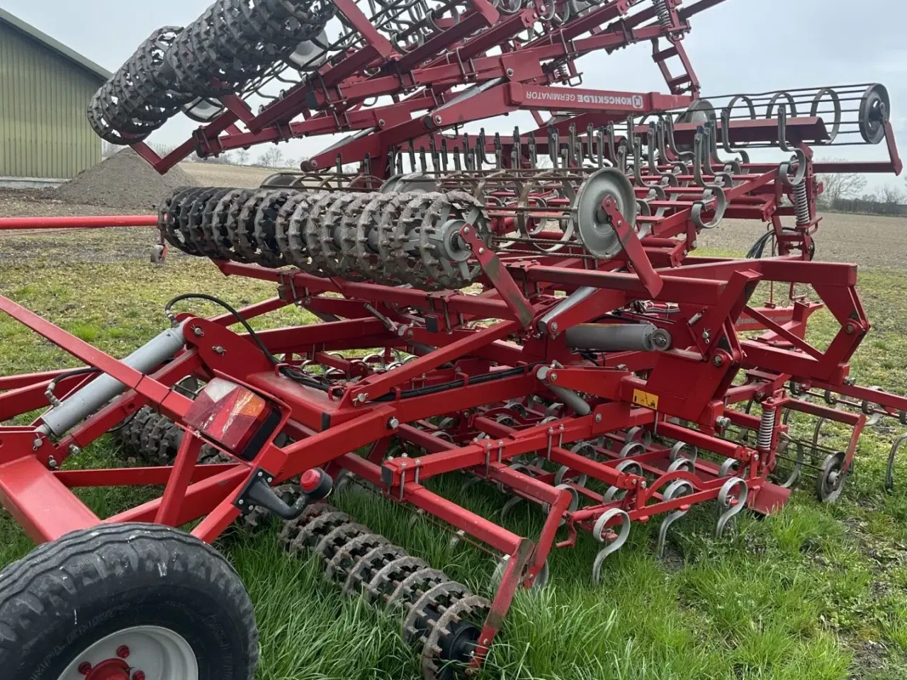 Billede 5 - Kongskilde 7 meter germinator med CROSKILL tromle bagerst. Velegnet til roer, spinat og andre speciel afgrøder.