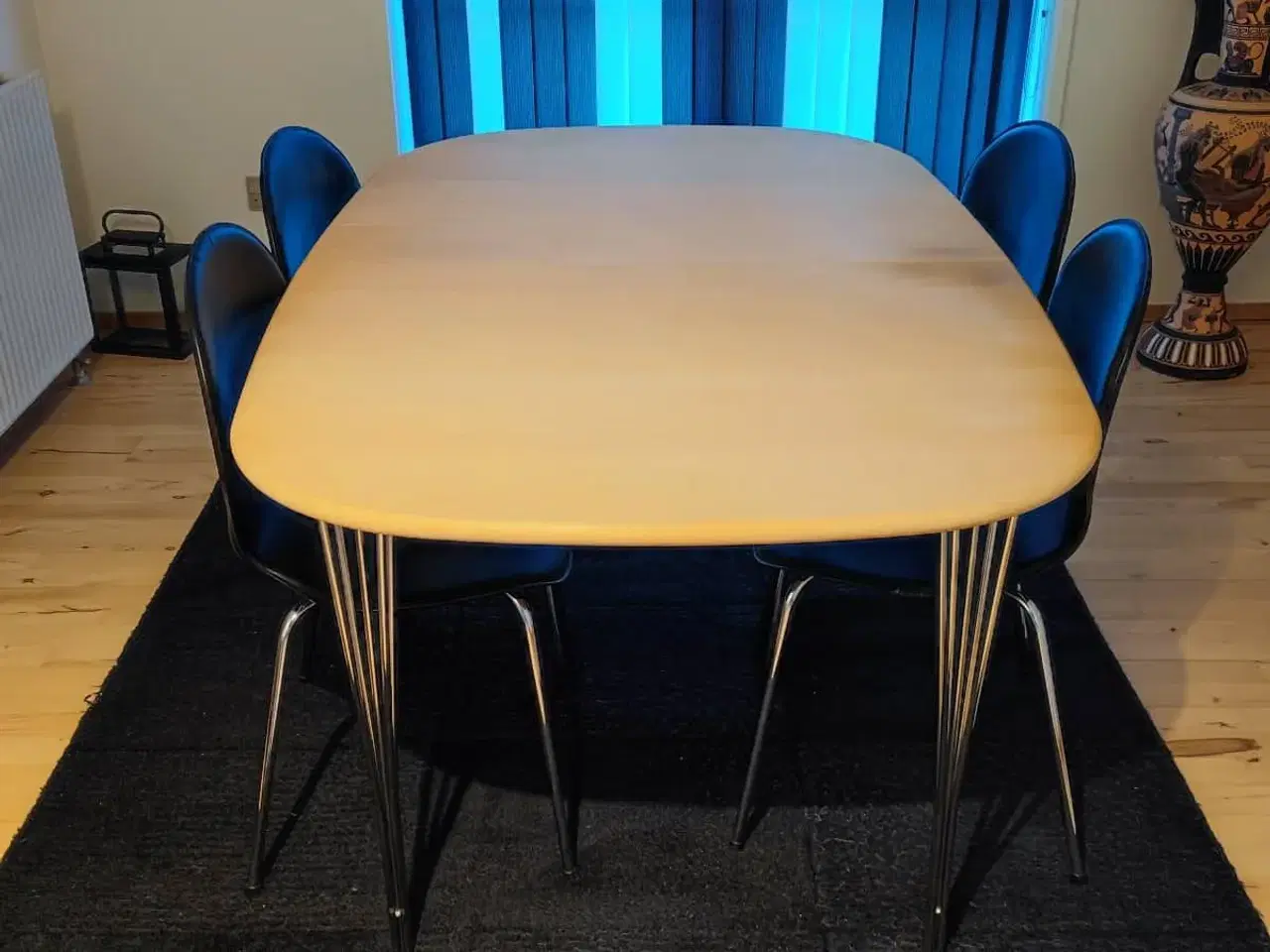 Billede 2 - Spisebord m/stole, Egetræ + Metalben, Haslev