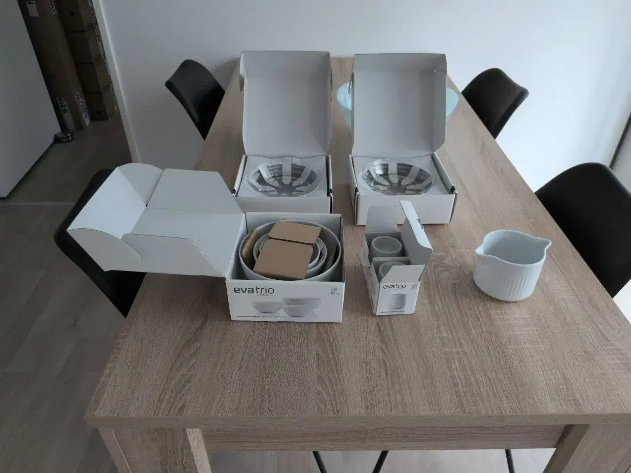 Billede 6 - Køkkengrej og spisebord med 4 stole sælges.