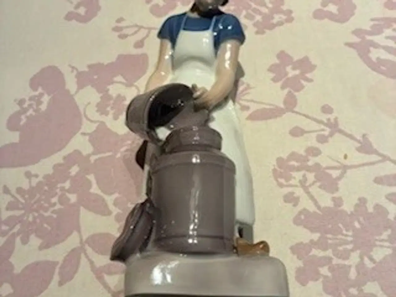 Billede 1 - Figur af Mælkepigen