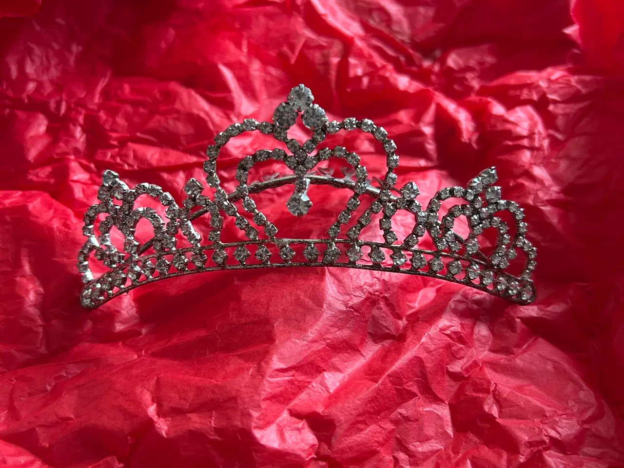 Billede 9 - Elegant hvid brudekjole med diadem tiara