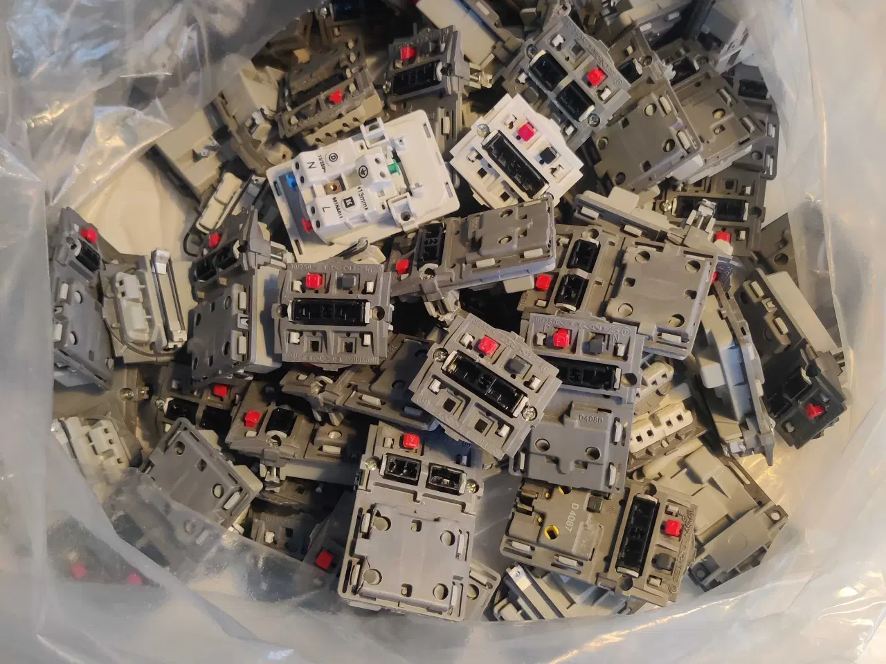 Billede 3 - Stikkontakter og afbrydere 