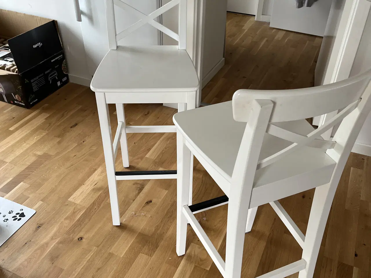 Billede 1 - 2. Styk hvide barstole 