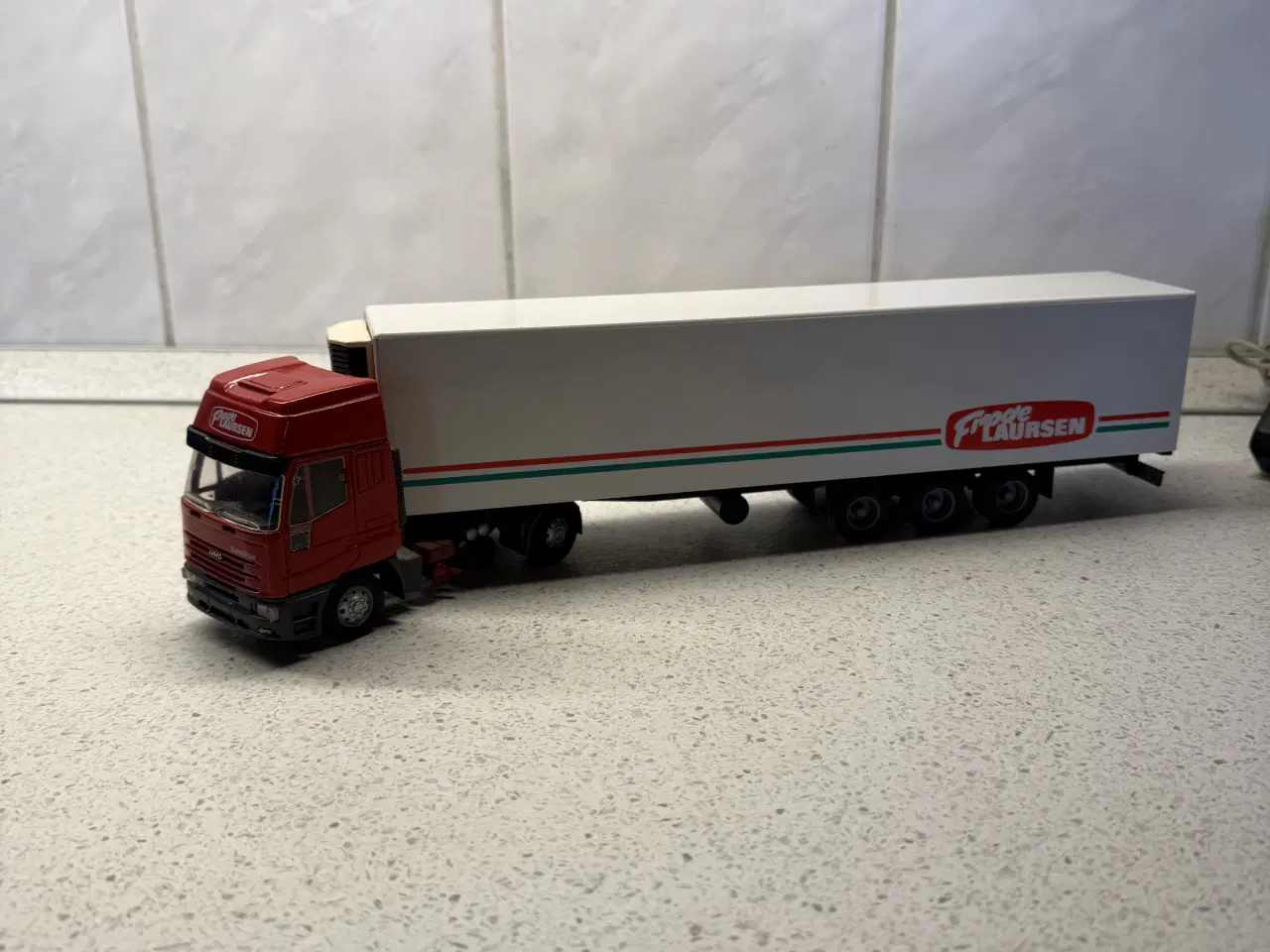 Billede 4 - Legetøjsbil - lastbil til pynt