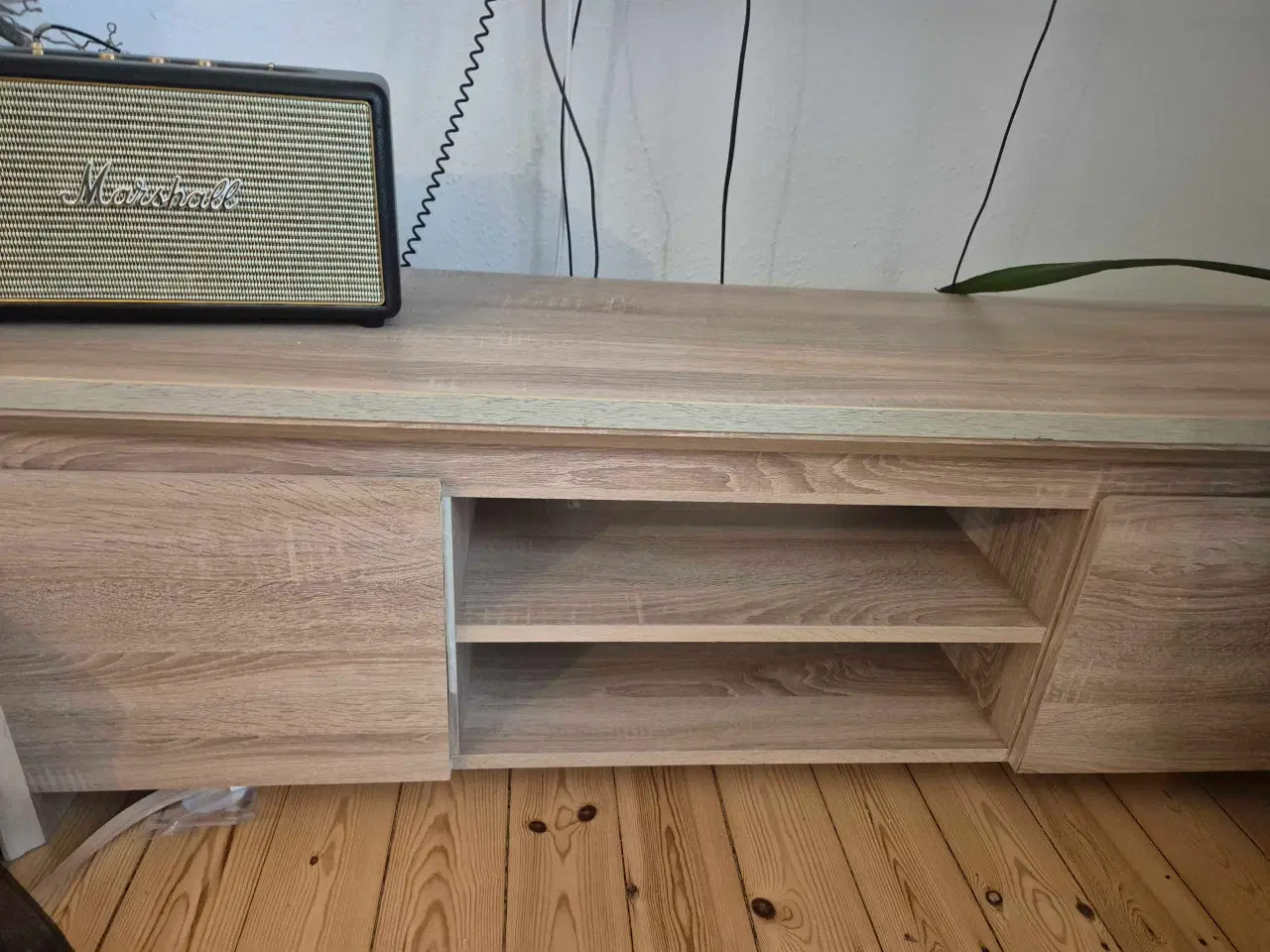 Billede 1 - HASLUND TV-bord – lys eg, 2 låger