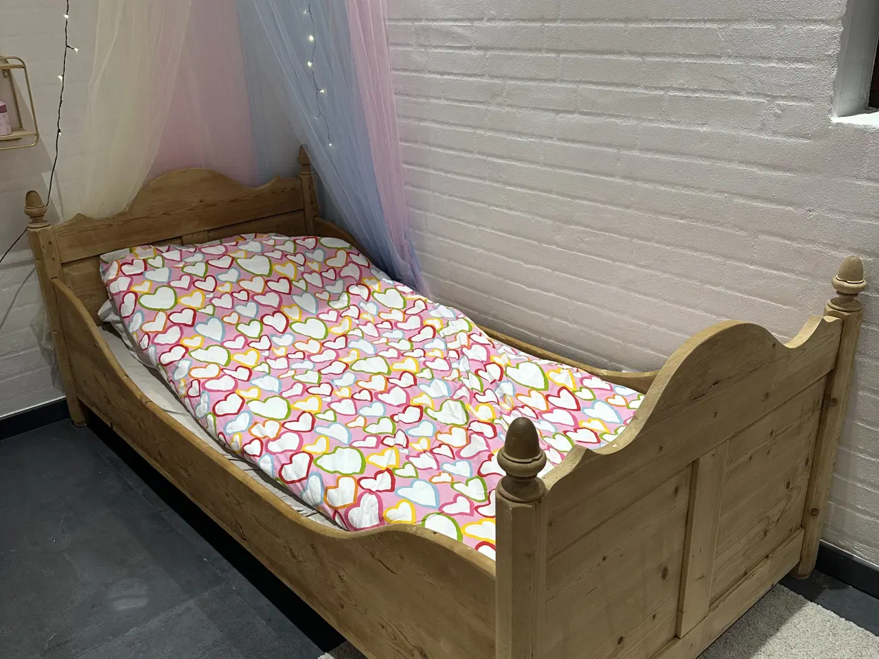 Billede 1 - Flot karlekammer seng 