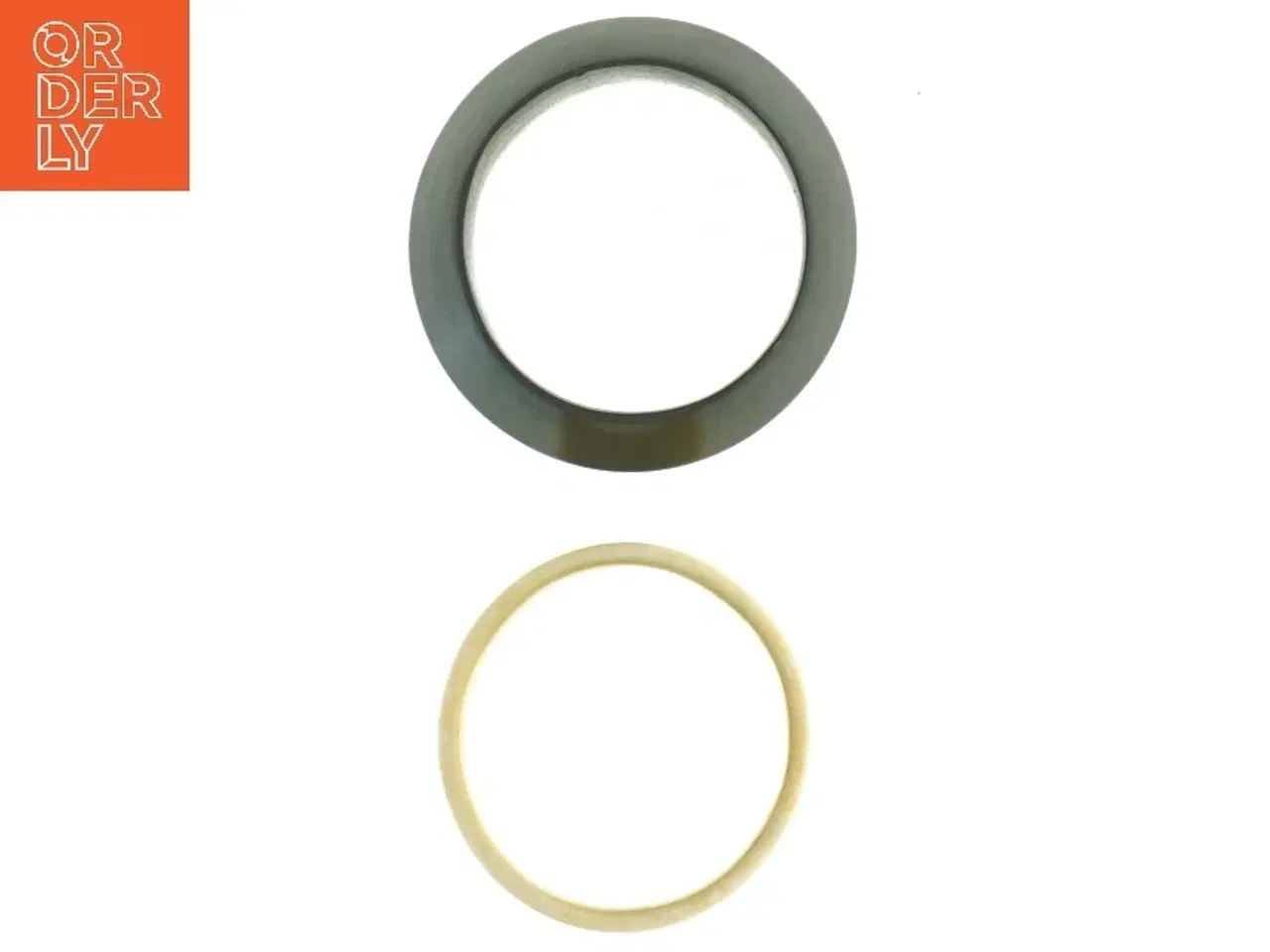 Billede 4 - Armbånd i træ, 2 stk (str. 6,5 cm)