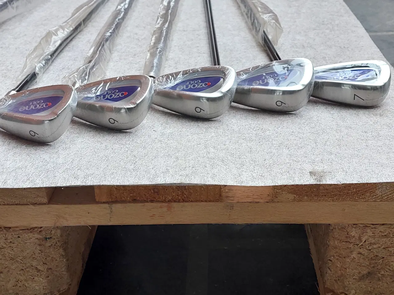 Billede 4 -  10 stk Køller og jern. Heraf 5 køller og 5 jern