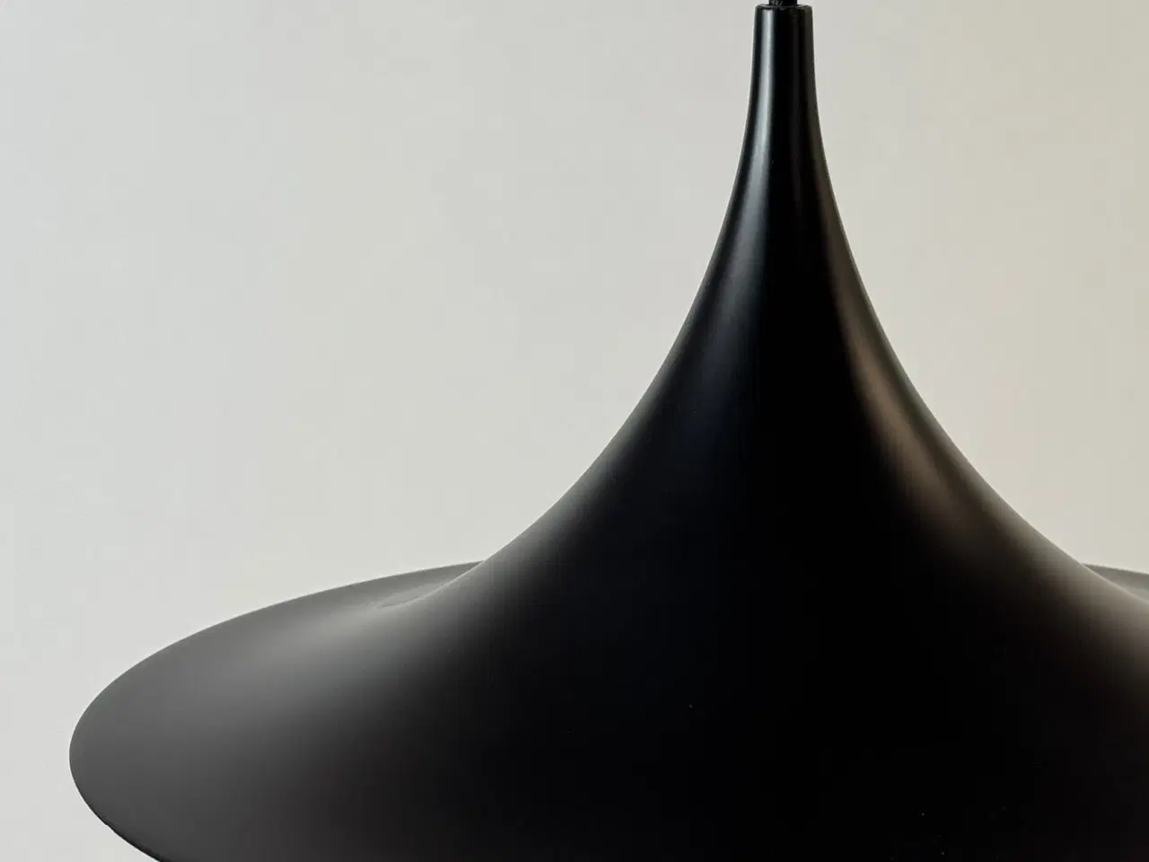 Billede 5 - Gubi Semi Pendel – Sort Ø30 cm