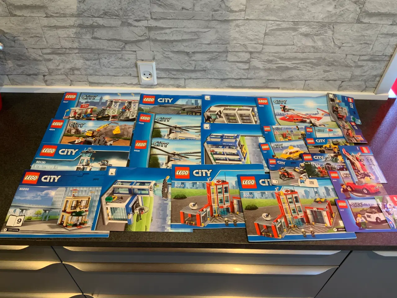 Billede 2 - Lego city manualer