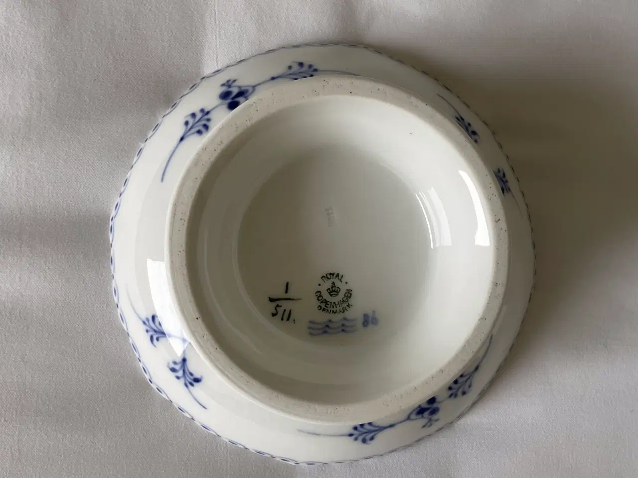 Billede 6 - Skål på fod, musselmalet halvblonde, Kgl. Porcelæn