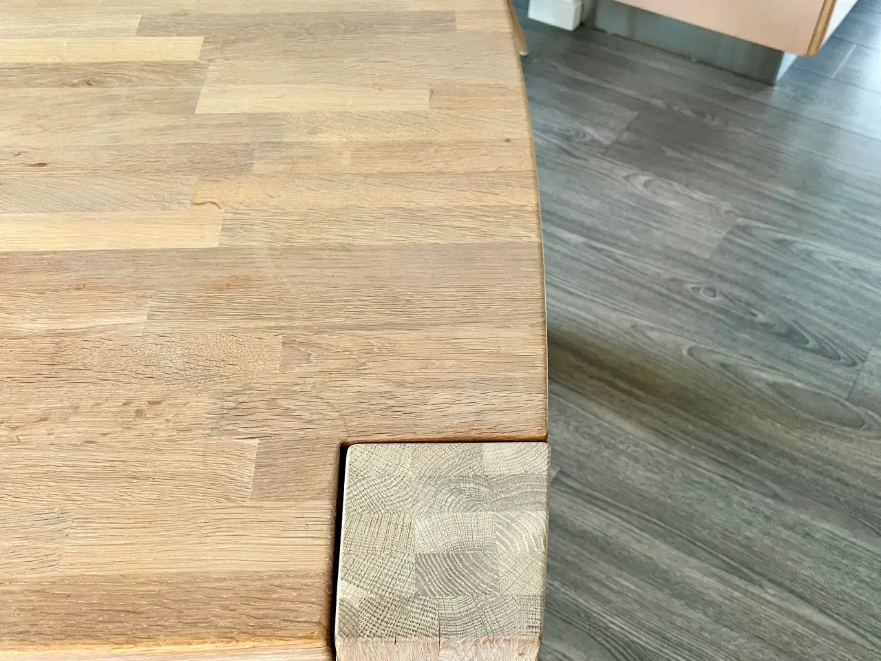 Billede 2 - Massiv kvalitets spisebord og skænk. 