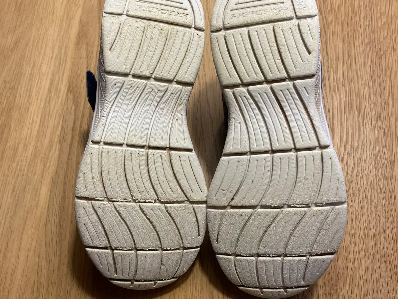 Billede 4 - SKECHERS sko til pige str. 34