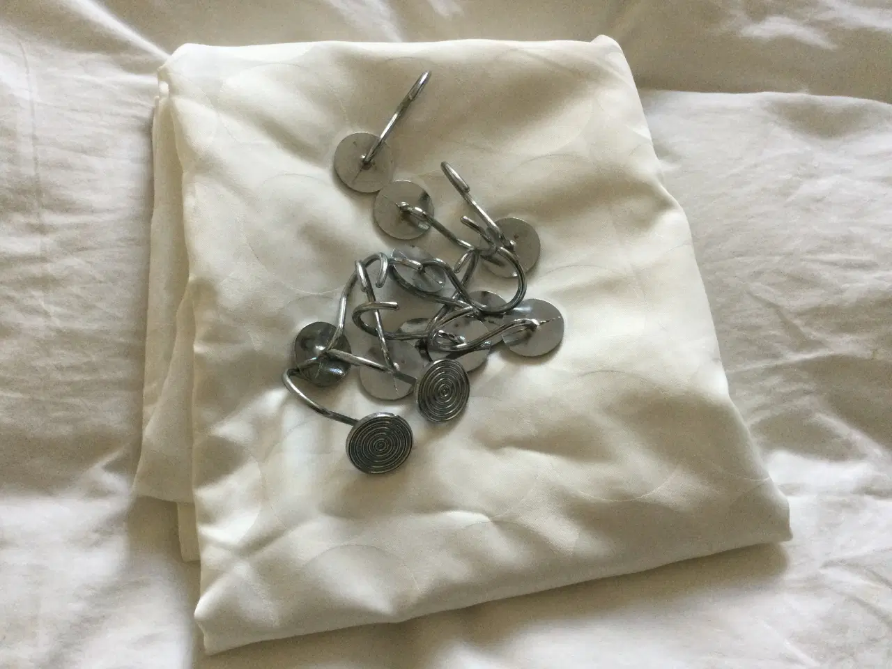Billede 1 - Badeforhæng Mette Ditmer med metalkroge