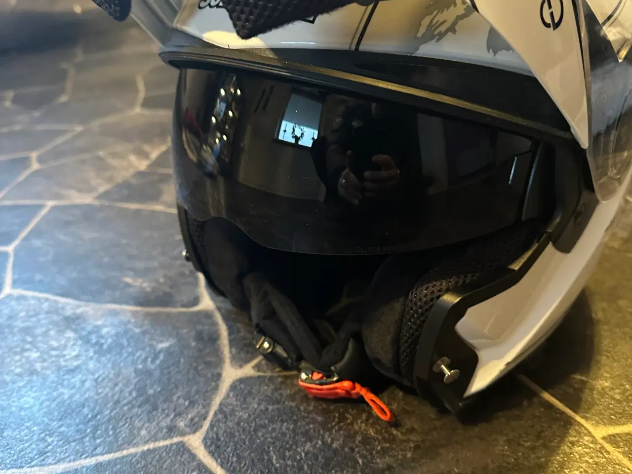 Billede 2 - Styrthjelm mærket Schuberth. C3 