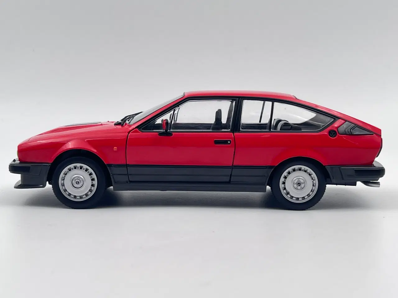 Billede 2 - 1984 Alfa Romeo GTV6 1:18