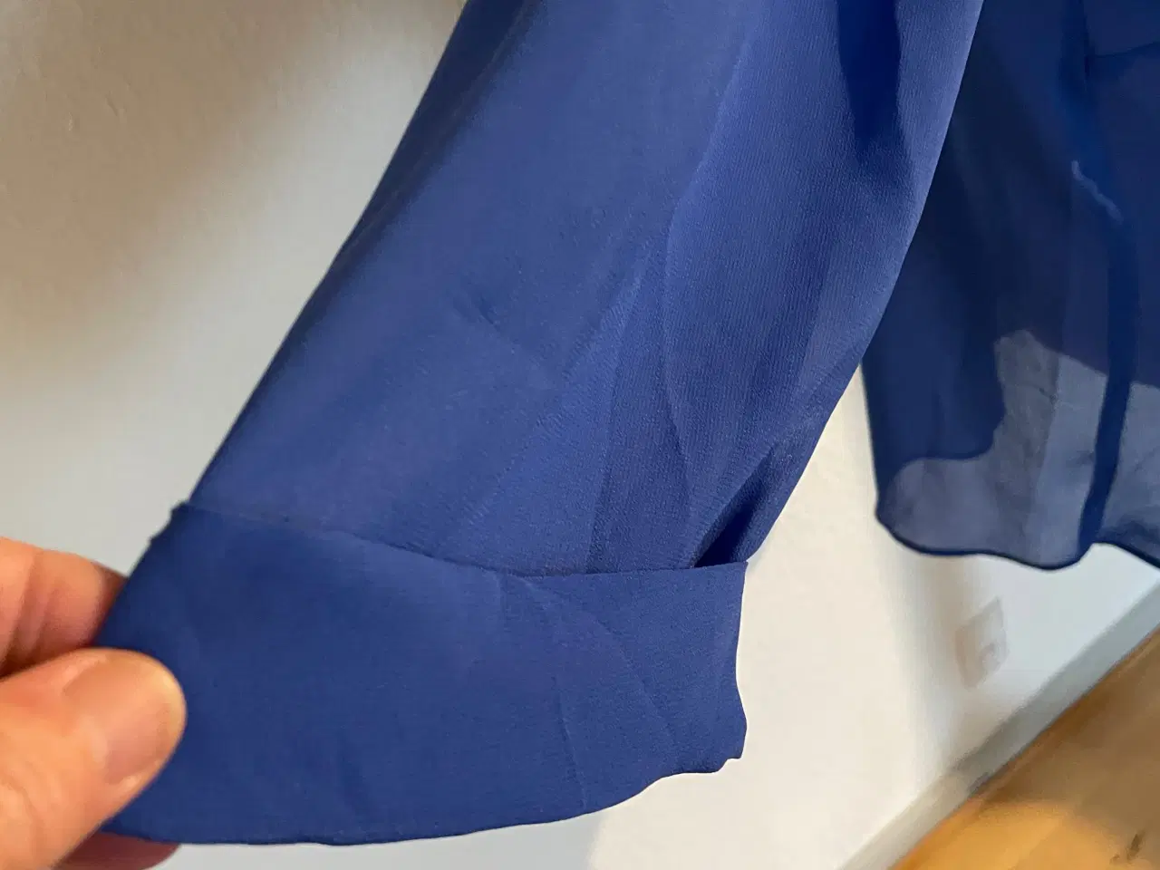 Billede 3 - NEDSAT Transparent blå top fra Asos, str. 46