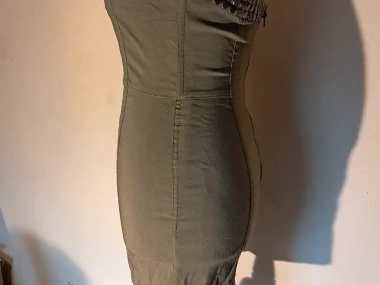 Billede 3 - Divided str. 36 kjole