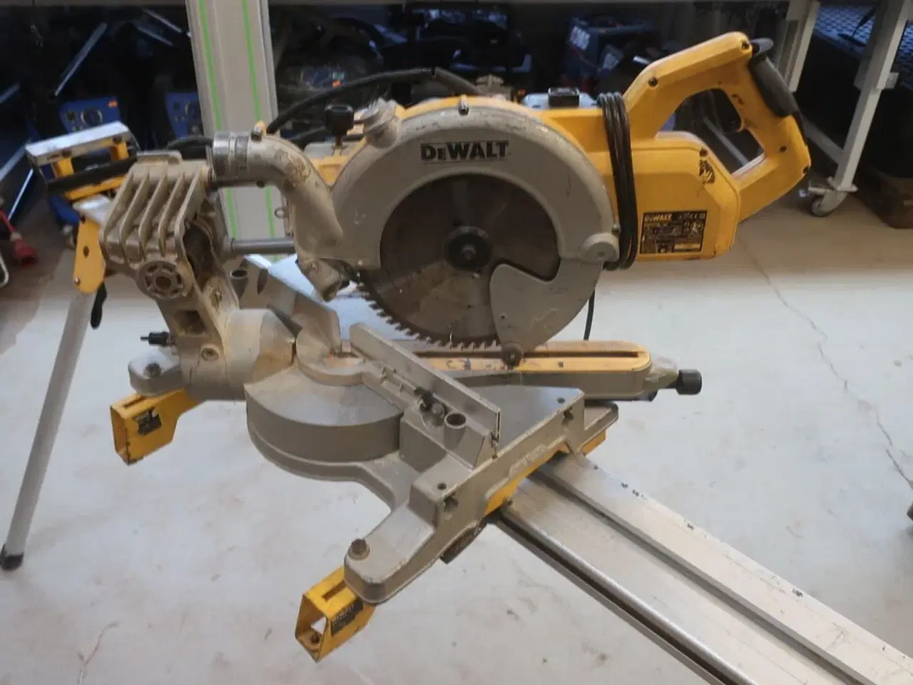 Billede 3 - Kap-/Geringssav DEWALT Model: DWS778 - QS