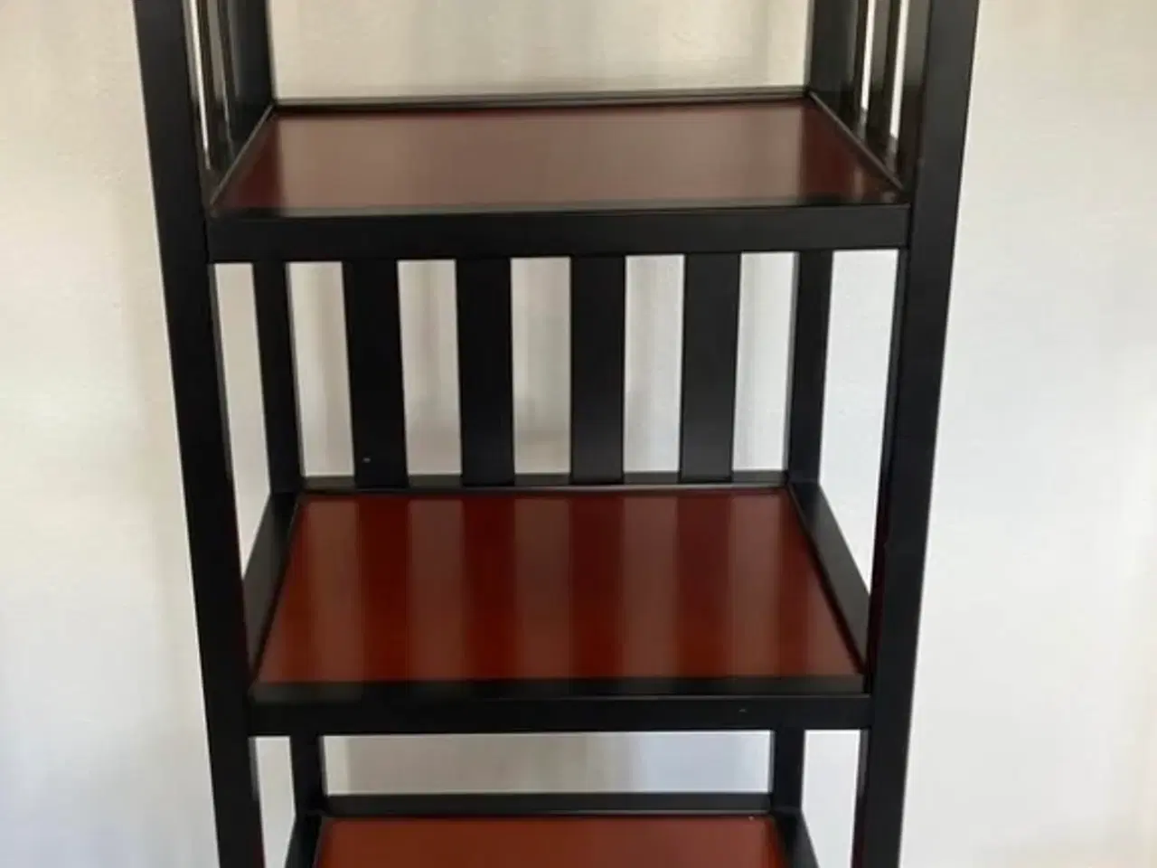 Billede 1 - Reol i fin stand 