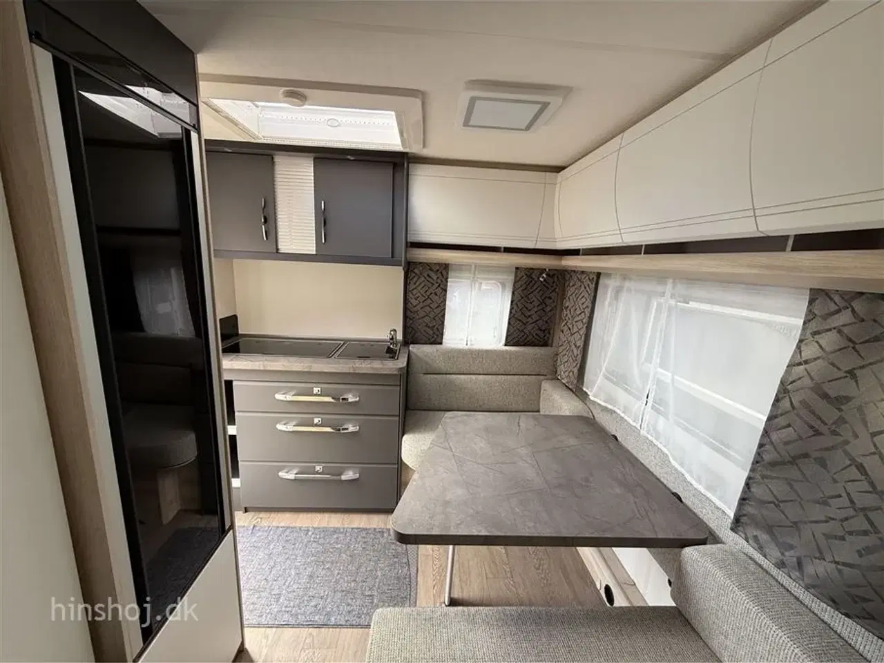 Billede 8 - 2025 - Hobby De Luxe 400 SFE   Fantastisk rejsevogn fra Hobby med en dejlige franskdobbelt seng fra Hinshøj Caravan.