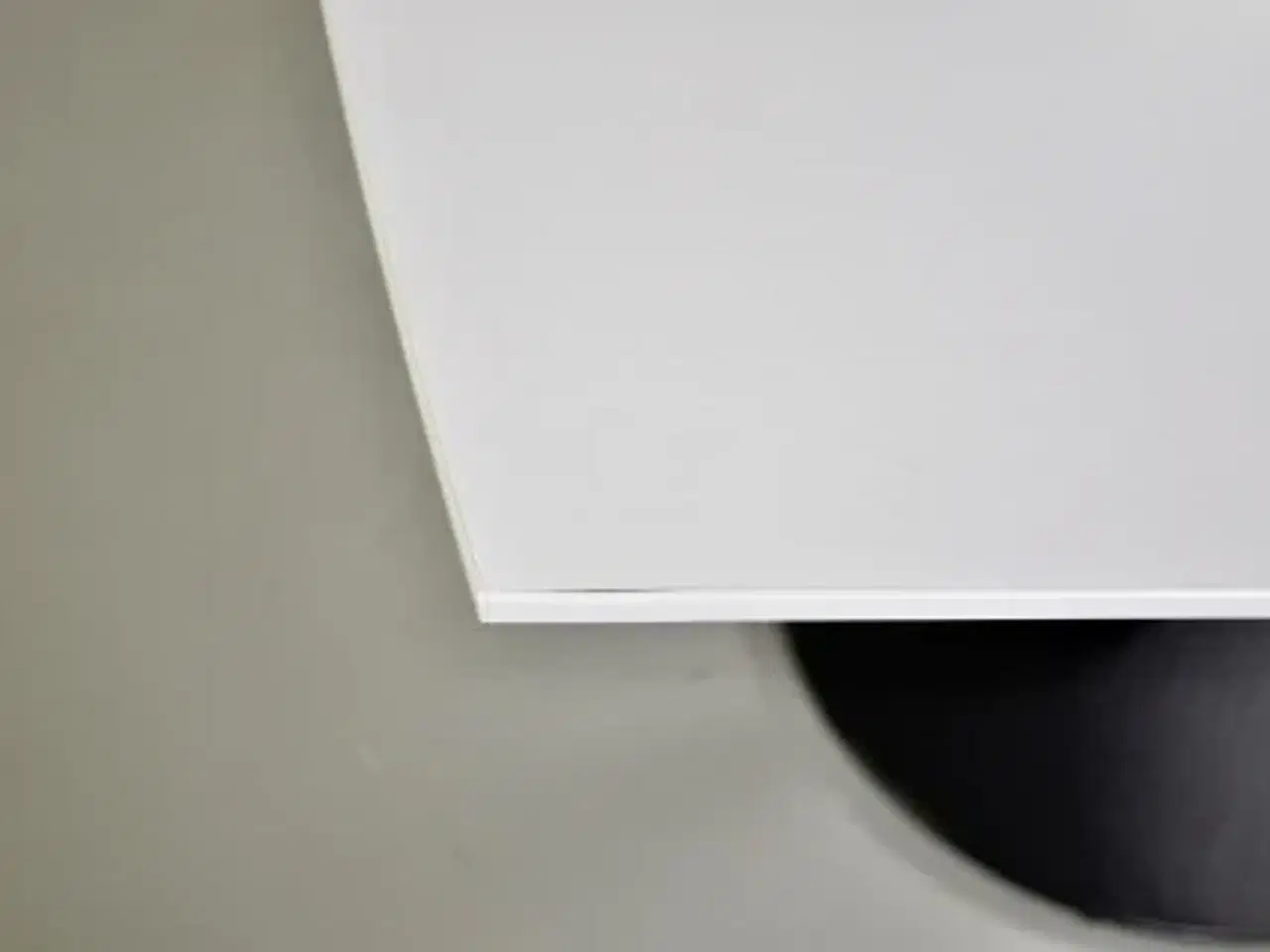Billede 3 - Pedrali konferencebord med hvid tøndeformet plade