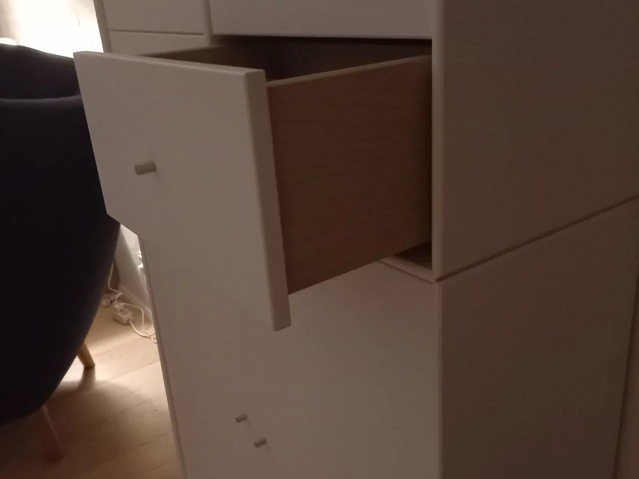 Billede 4 - Quadrant glasvitrineskab i hvid