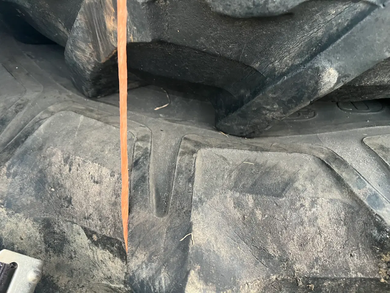 Billede 5 - 2 stk 16.9-34 Traktordæk og slanger